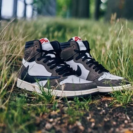Air Jordan Air Jordan 1 Retro High Travis Scott "Cactus Jack" - CD4487-100